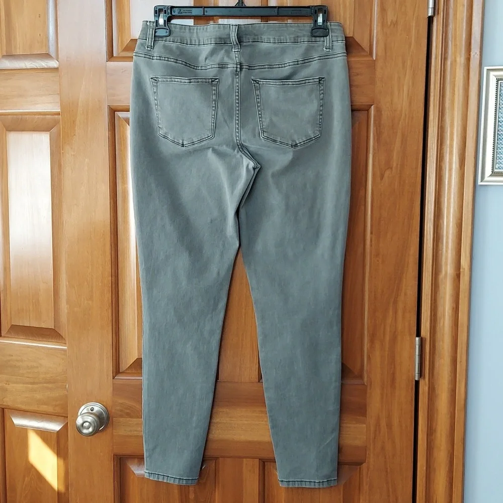 Maurices Skinny Leg Jeggings Stretchy Pants Faded Gray Pockets Size Large 12-14